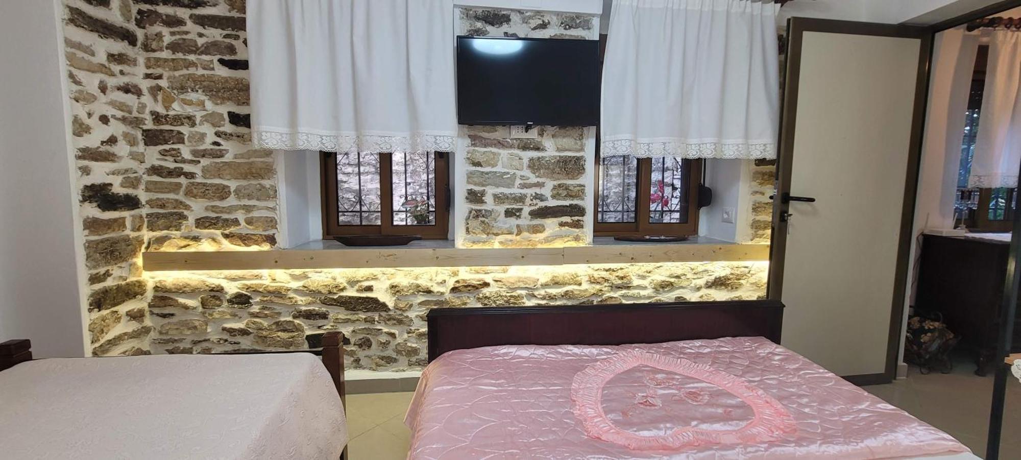 Guest House Emily Gjirokastër Buitenkant foto
